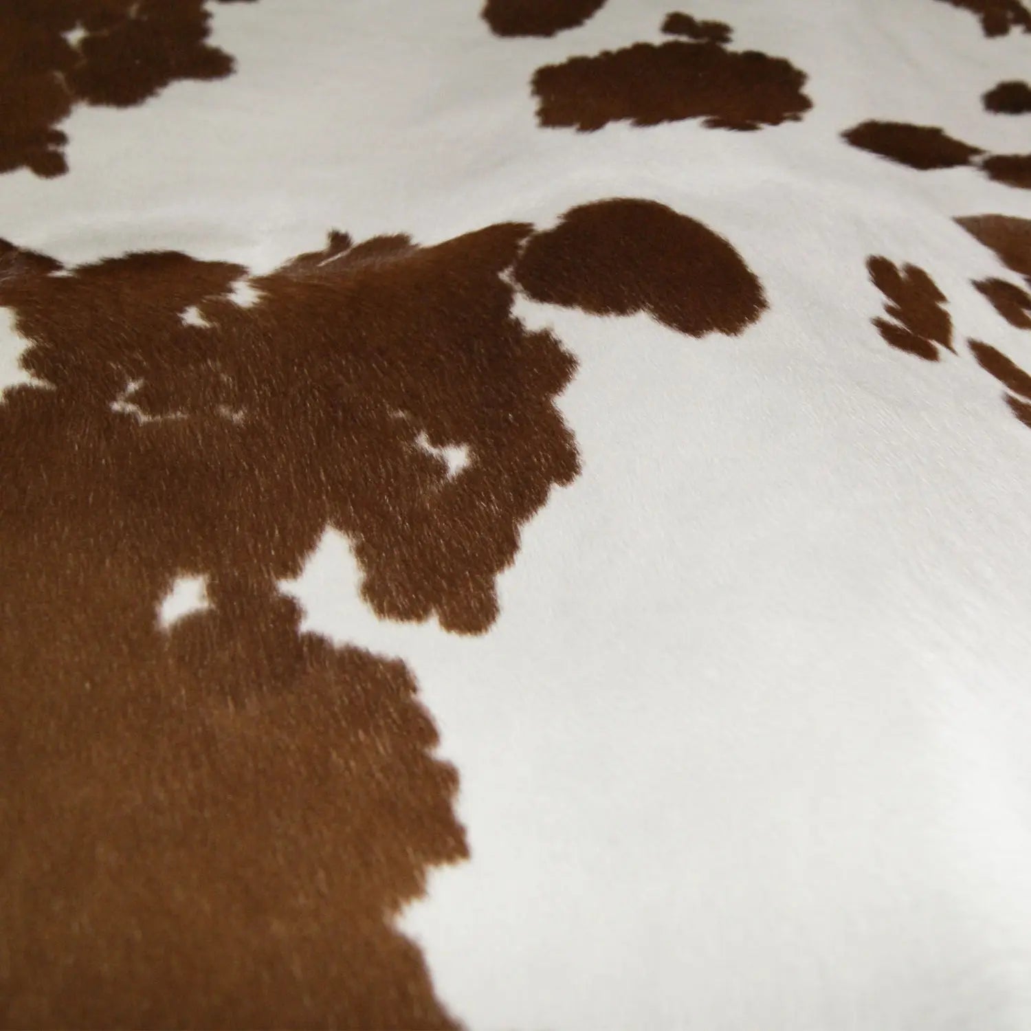 24" X 36" Salt And Pepper, Brown And White Calfskin - Area Rug Homeroots Home Decor