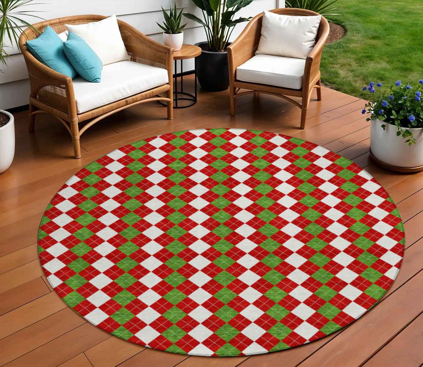8' Red White And Green Round Argyle Washable Indoor Outdoor Area Rug