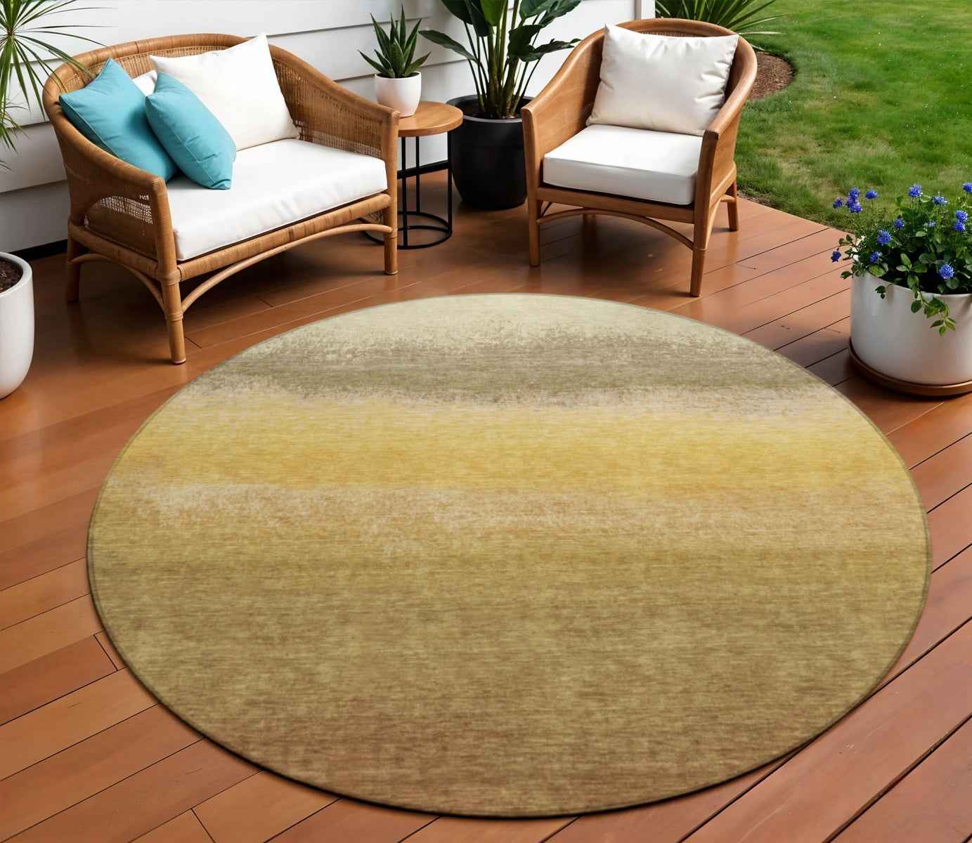 8' Gold And Wheat Round Ombre Washable Indoor Outdoor Area Rug