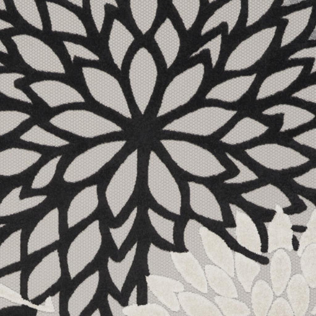 8' X 11' Black And White Indoor Outdoor Area Rug - Outdoor