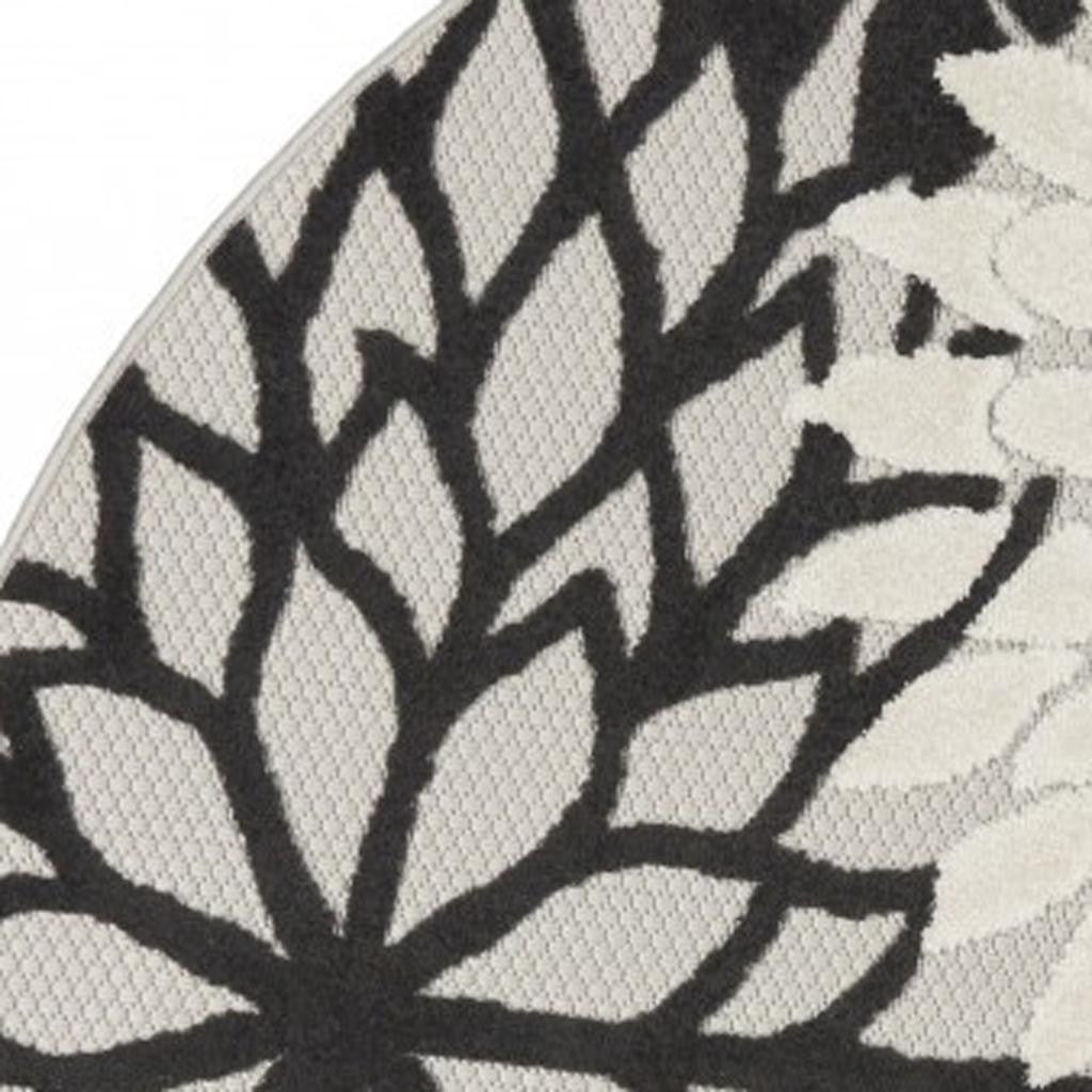 5' Black And White Round Indoor Outdoor Area Rug - Outdoor