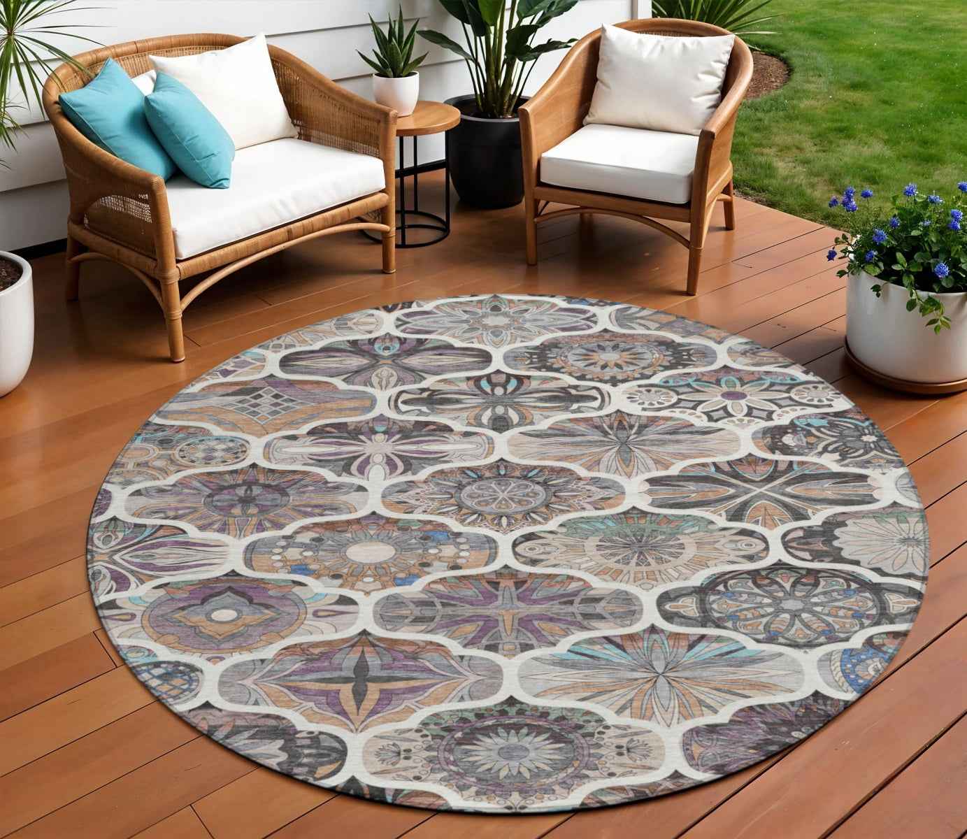 8' Gray Lavender And Ivory Round Quatrefoil Washable Indoor Outdoor Area Rug