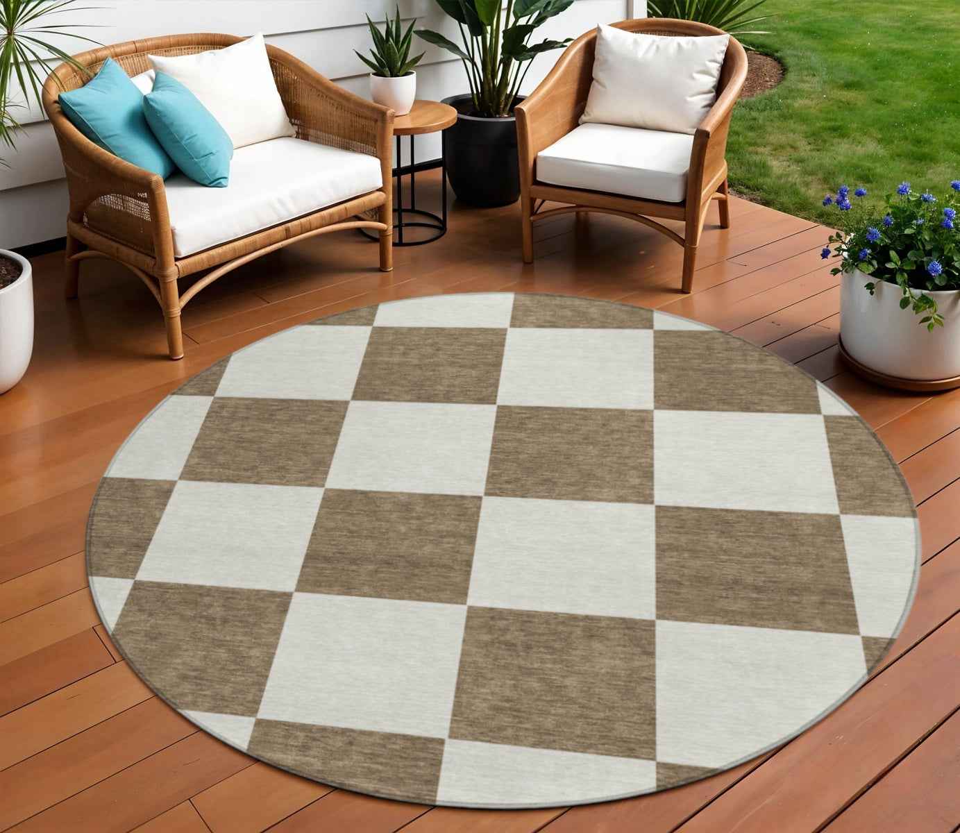 8' Chocolate And Ivory Round Geometric Washable Indoor Outdoor Area Rug