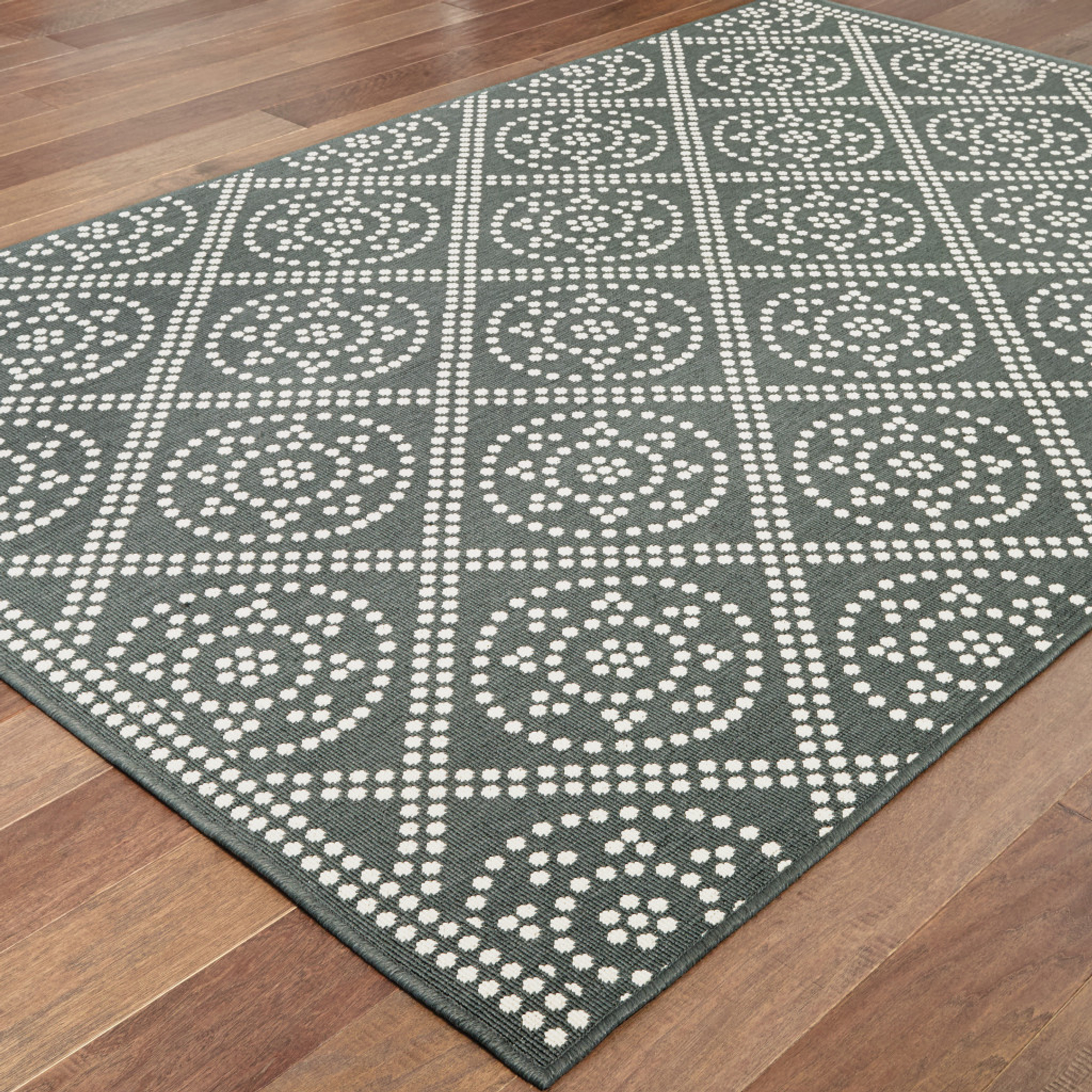 4' X 6' Gray and Ivory Geometric Stain Resistant Indoor Outdoor Area Rug Sports & Outdoor