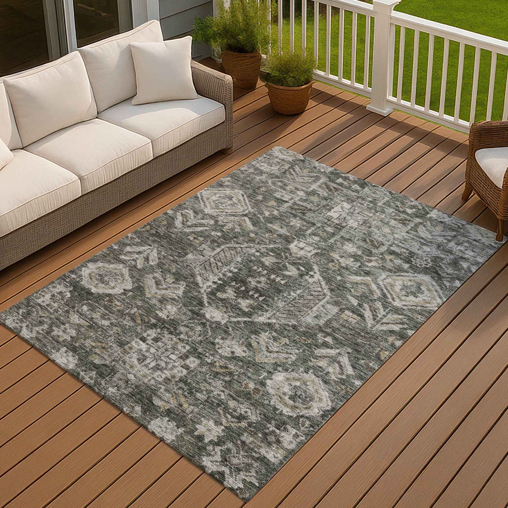 5' X 8' Pewter And Silver Medallion Washable Indoor Outdoor Area Rug