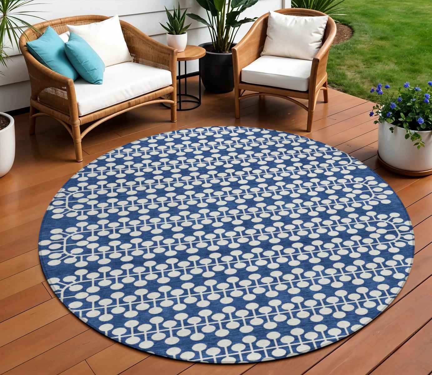 8' Navy Blue And Ivory Round Geometric Washable Indoor Outdoor Area Rug