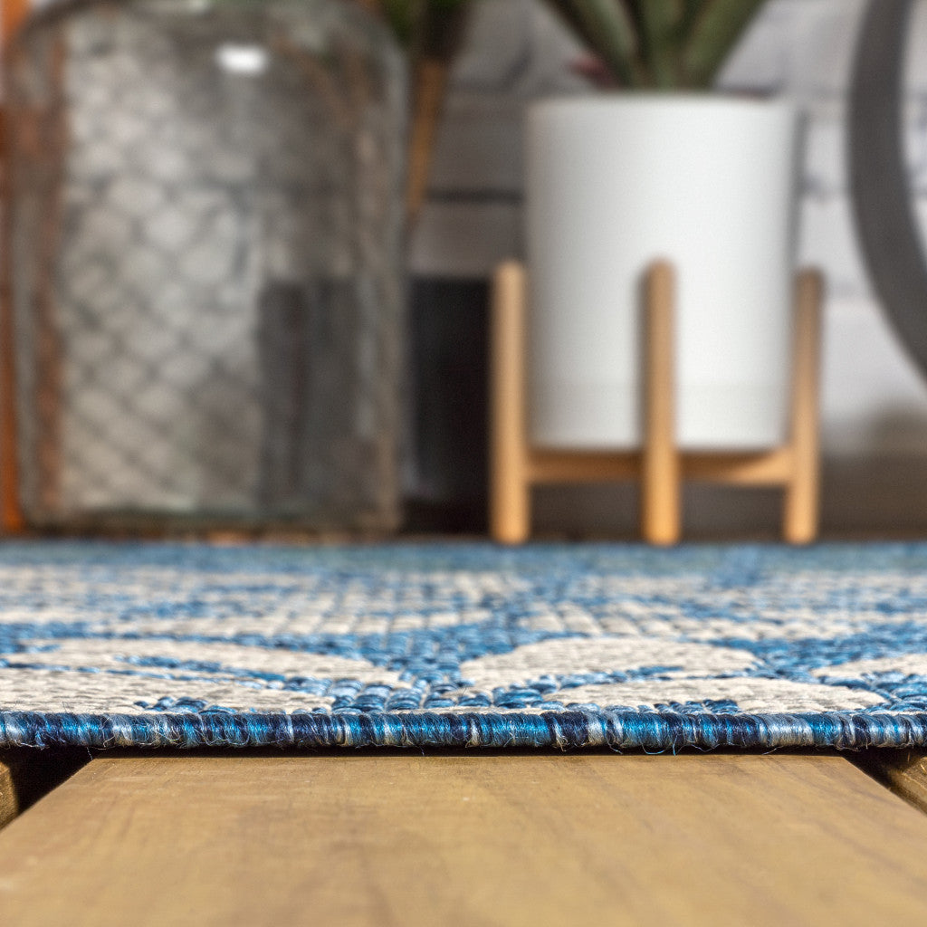 Rug edge with flat woven pile and blue stitched border