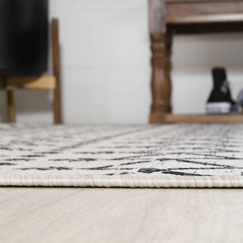 6' Cream And Black Round Trellis Indoor Outdoor Area Rug