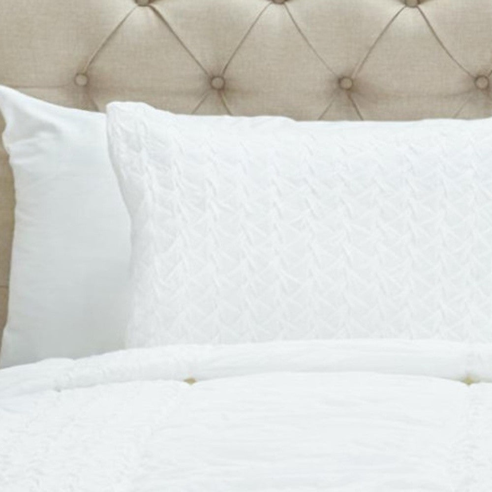 White Geometric King Quilt - Bed & Bath