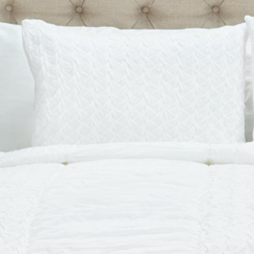 White Geometric Twin Quilt - Bed & Bath