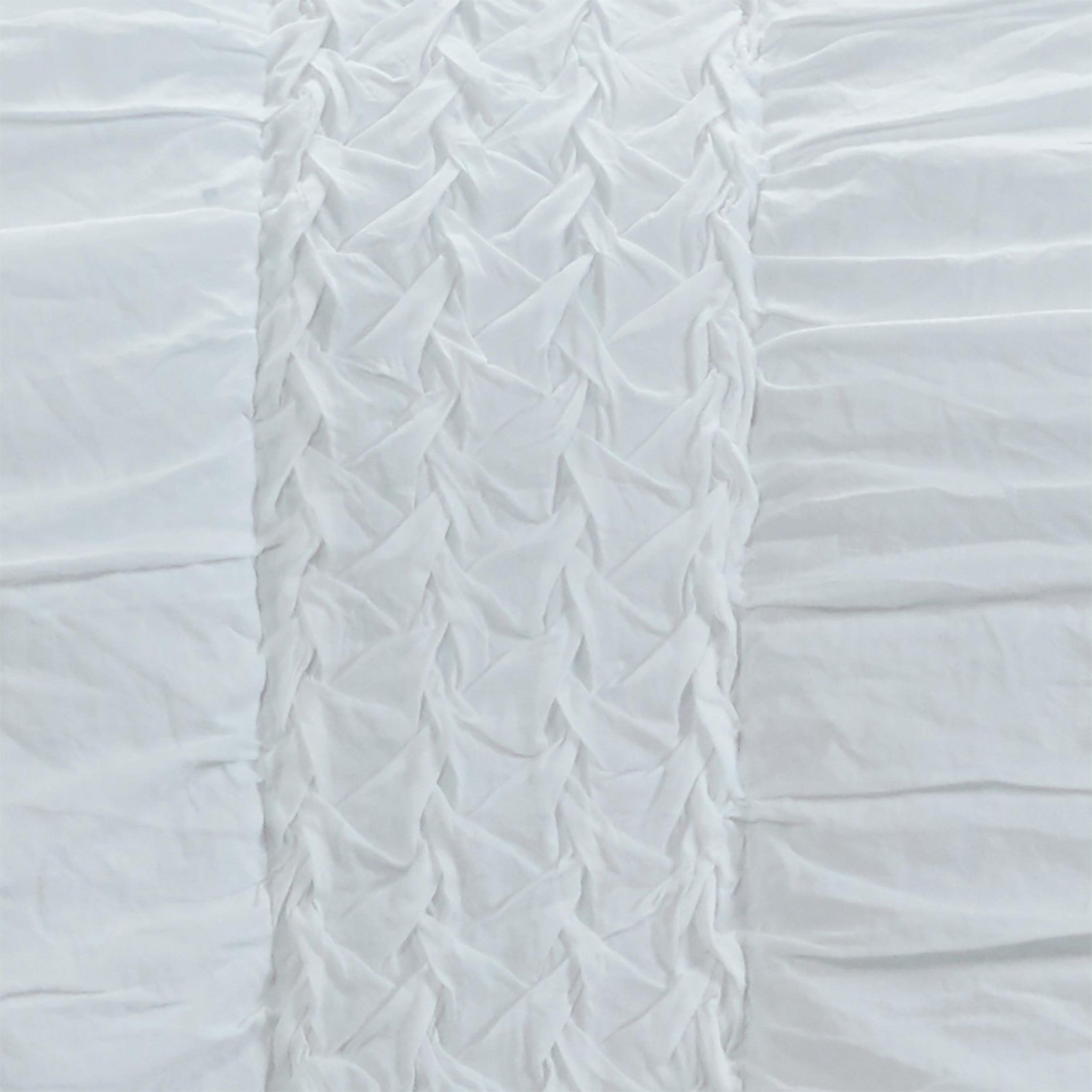 White Geometric Twin Quilt - Bed & Bath