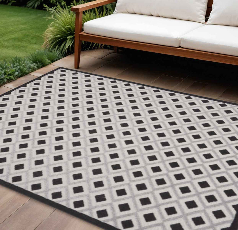 9' X 12' Black And White Indoor Outdoor Area Rug
