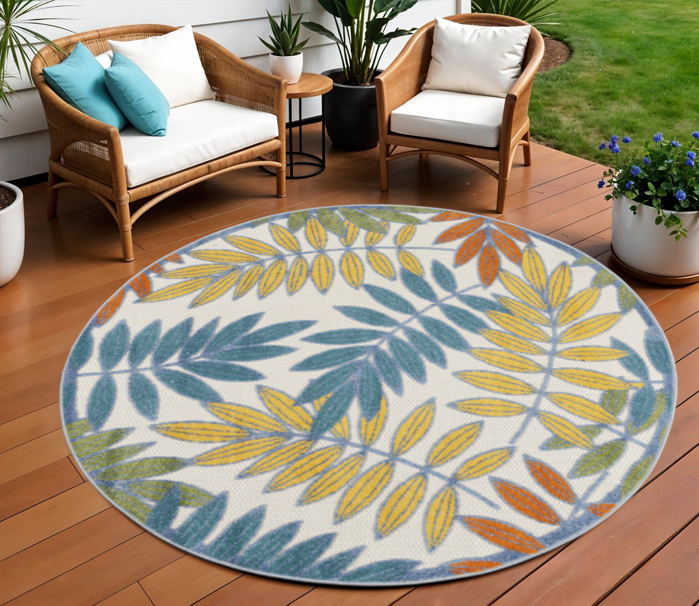 8' X 8' Ivory And Blue Round Indoor Outdoor Area Rug - Outdoor
