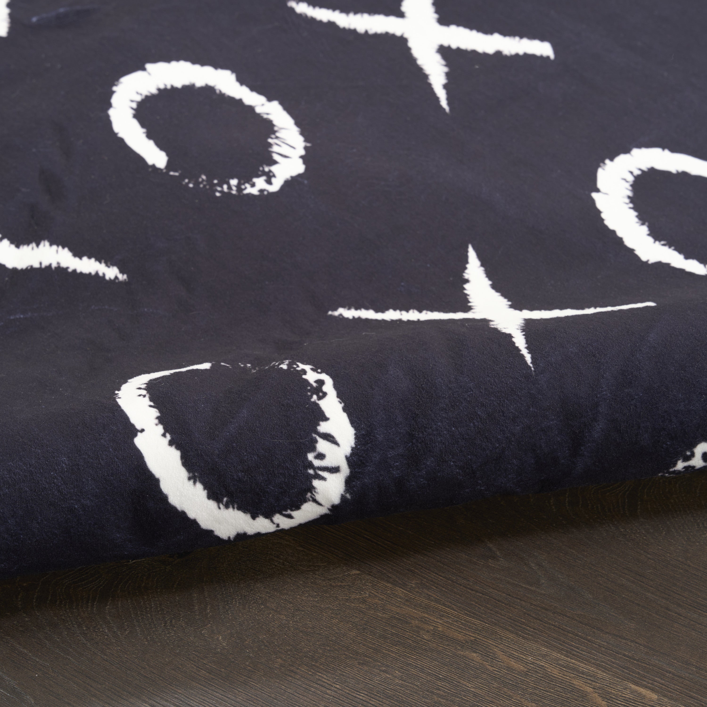 5' X 7' Black And White XOXO Youthful Washable Area Rug - Home & Garden