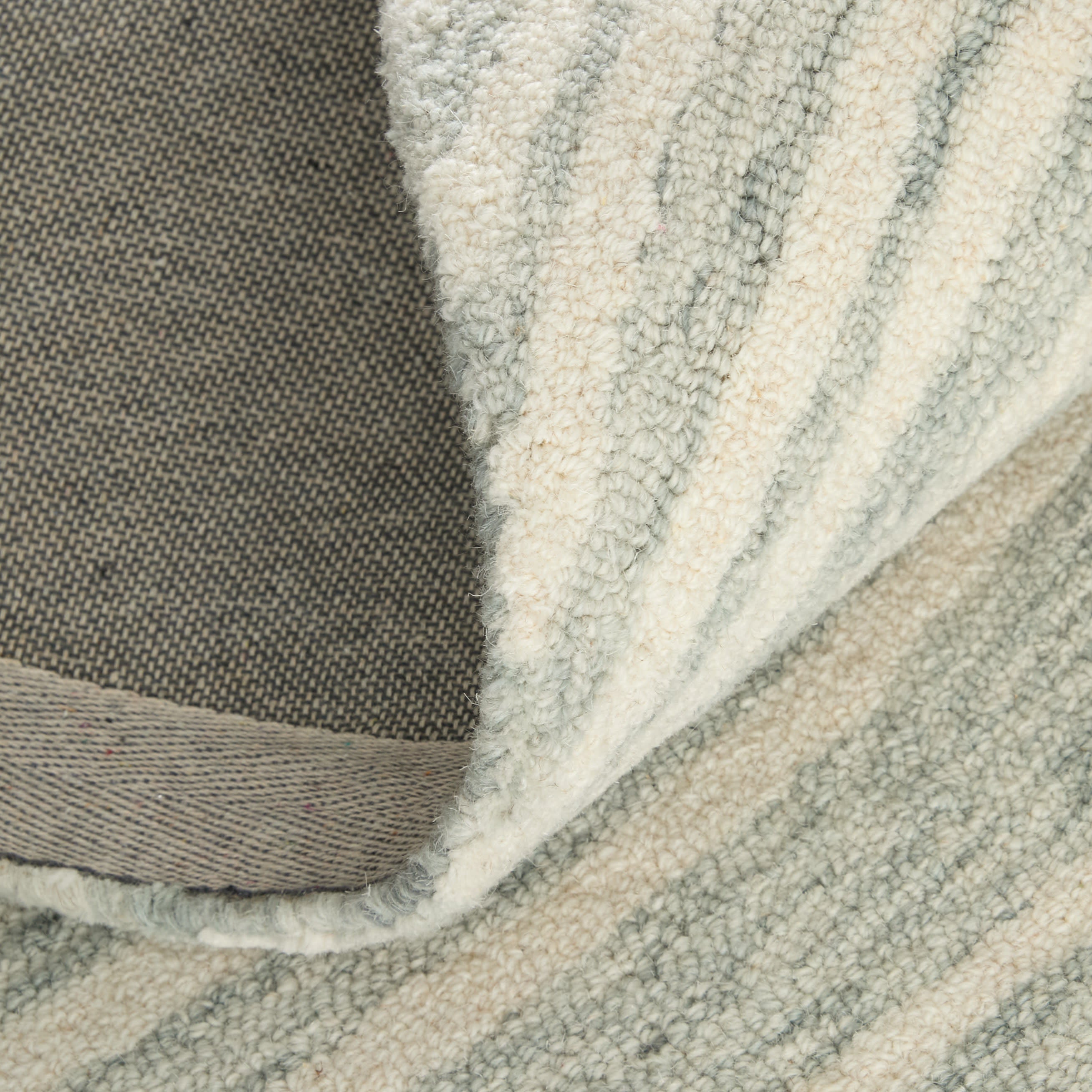 5' X 8' Gray And Ivory Wool Abstract Hand Tufted Area Rug - Home & Garden