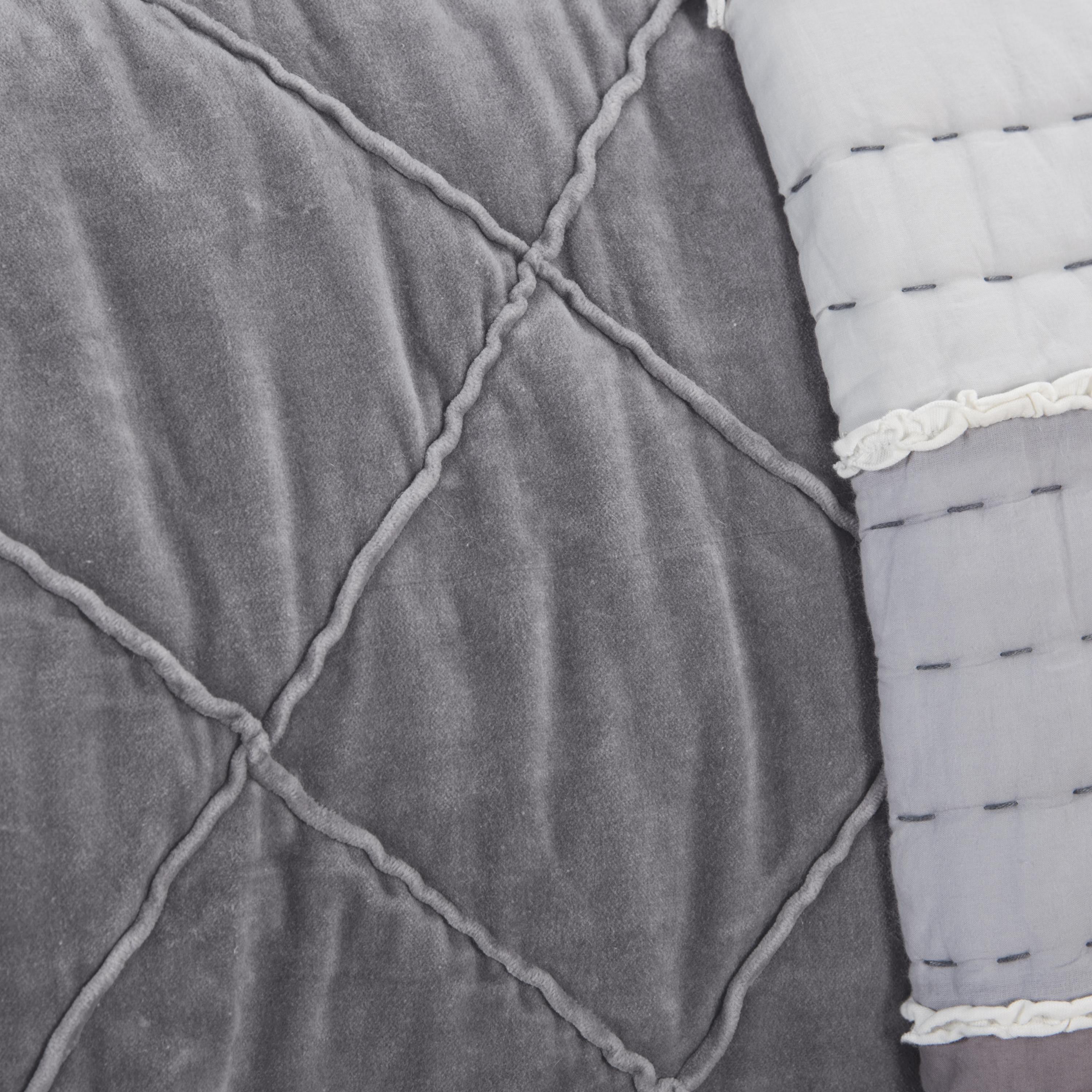 92" X 106" Gray Geometric Cotton Quilt - Bed & Bath