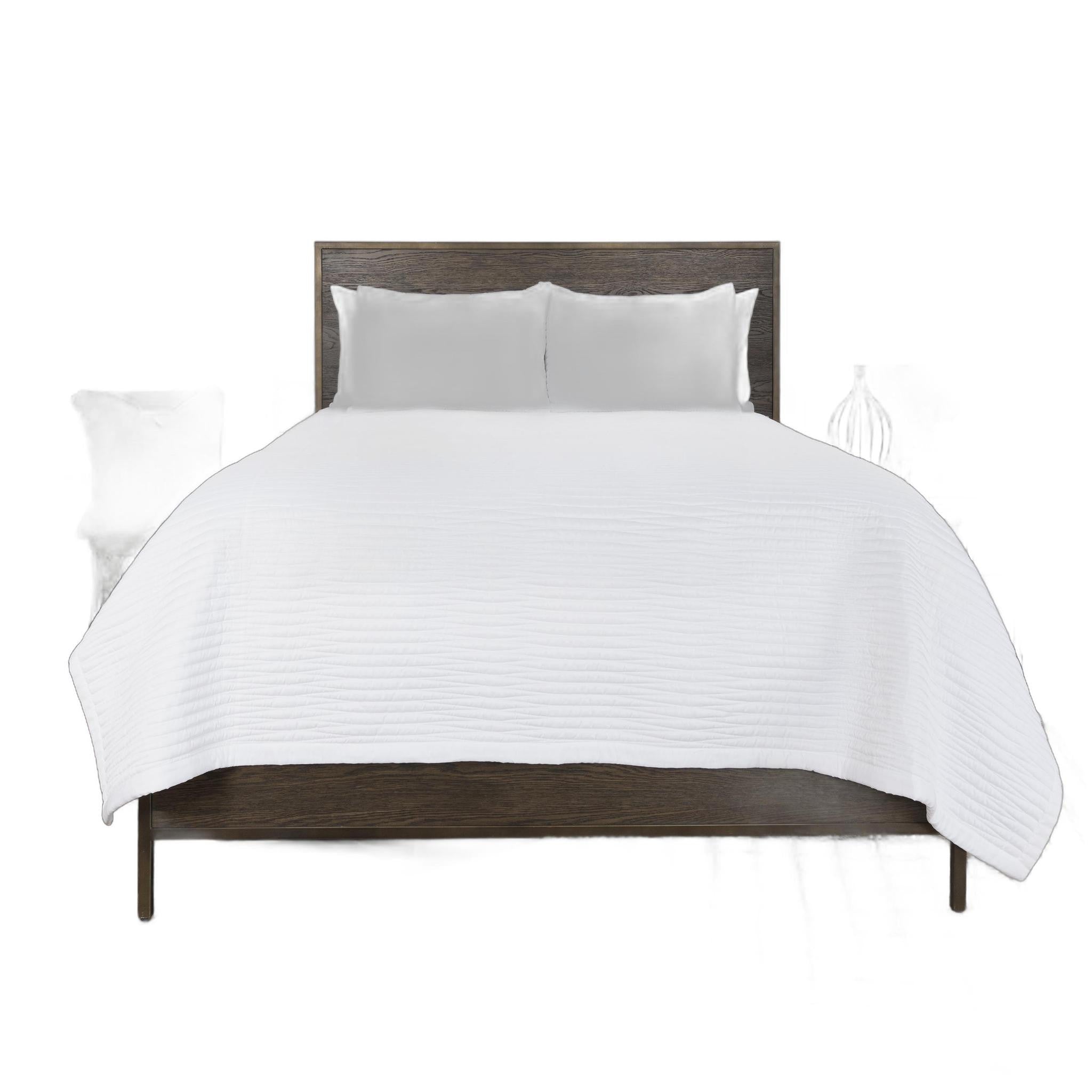 92" X 90" White Geometric Cotton Quilt - Bed & Bath