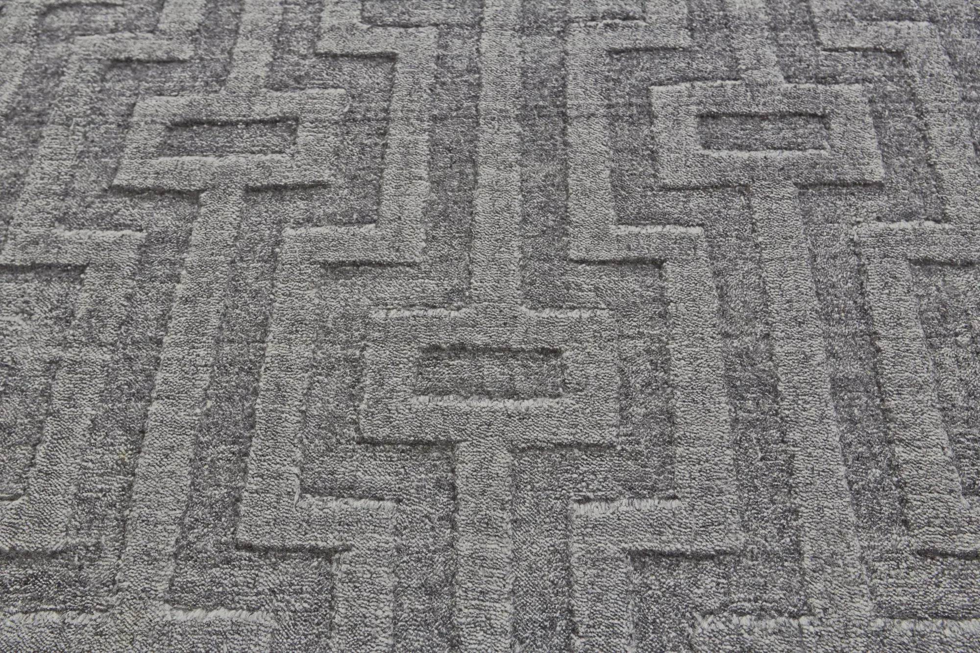 2' X 3' Gray And Silver Geometric Hand Woven Area Rug Homeroots Home Decor