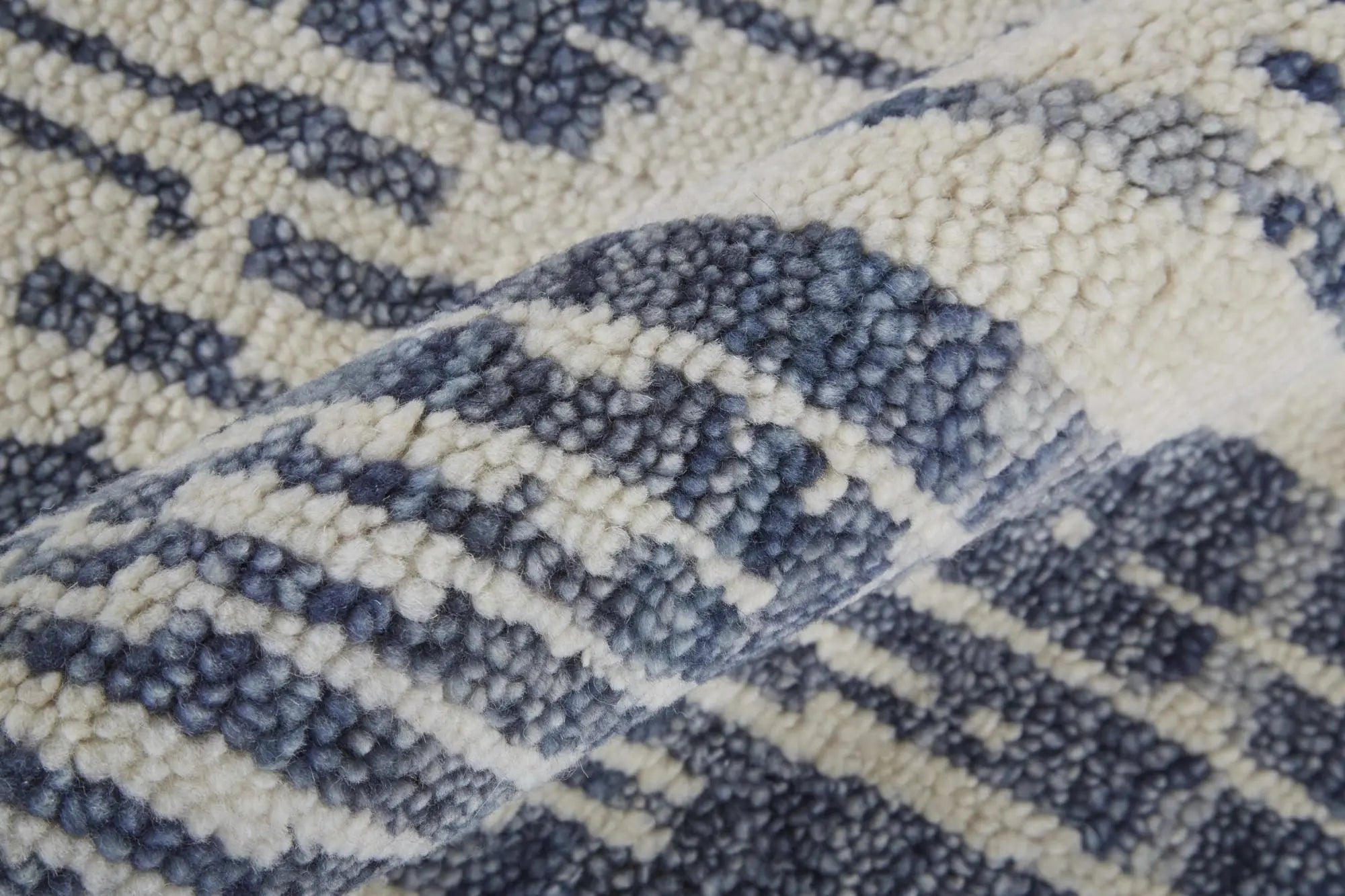 2' X 3' Ivory And Blue Wool Abstract Hand Knotted Area Rug With Fringe Homeroots Home Decor