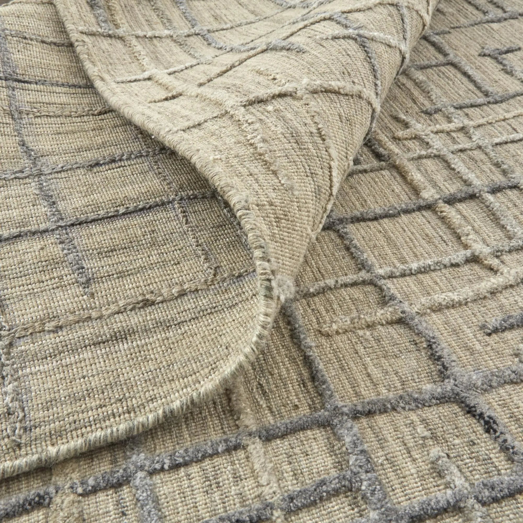 2' X 3' Tan And Silver Abstract Hand Woven Area Rug Homeroots Home Decor
