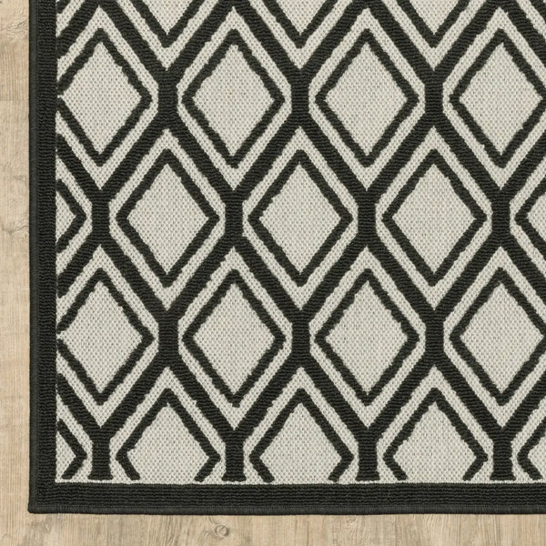 2' X 4' Beige and Black Geometric Stain Resistant Indoor Outdoor Area Rug Homeroots Outdoor