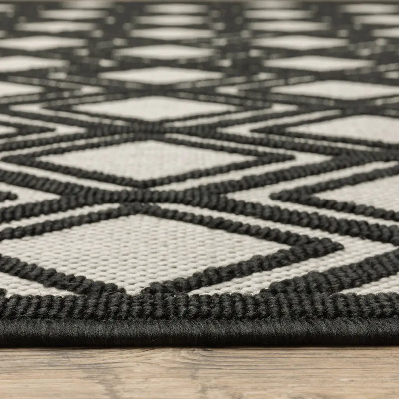 2' X 4' Beige and Black Geometric Stain Resistant Indoor Outdoor Area Rug Homeroots Outdoor