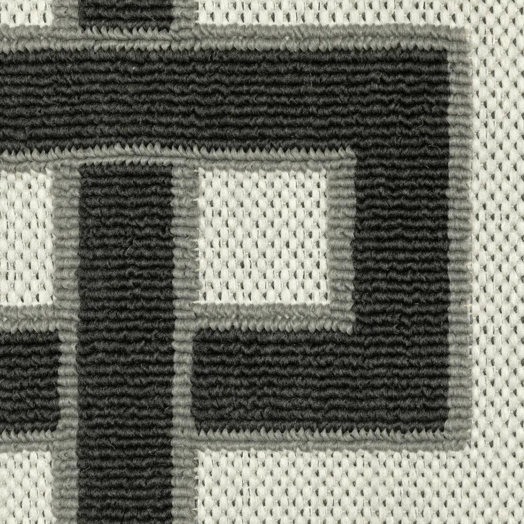 2' X 4' Beige and Black Stain Resistant Indoor Outdoor Area Rug Homeroots Outdoor
