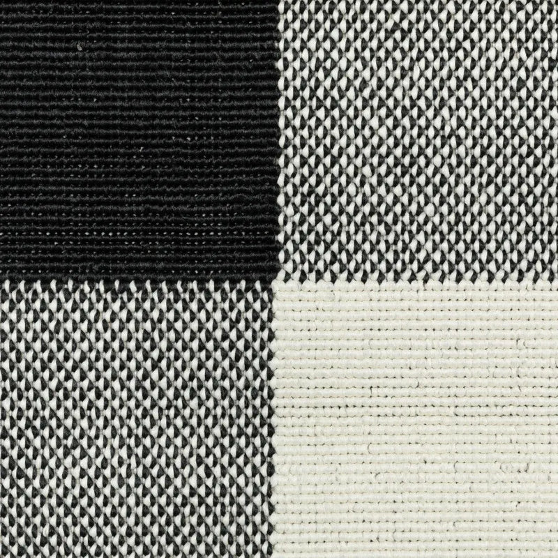 2' X 4' Black and Ivory Indoor Outdoor Area Rug Homeroots Outdoor
