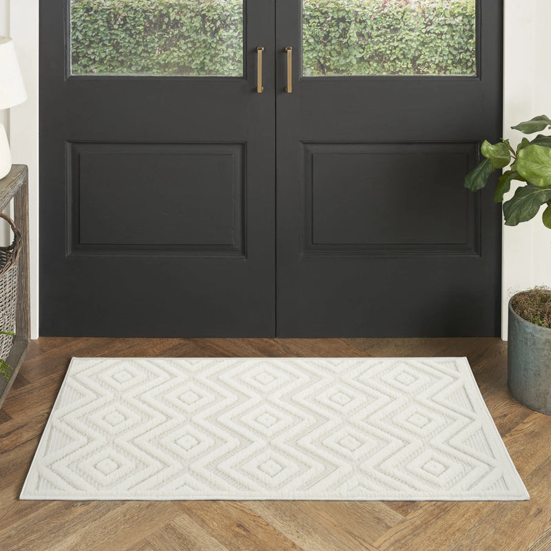 2' X 4' Ivory And White Geometric Indoor Outdoor Area Rug Homeroots Outdoor