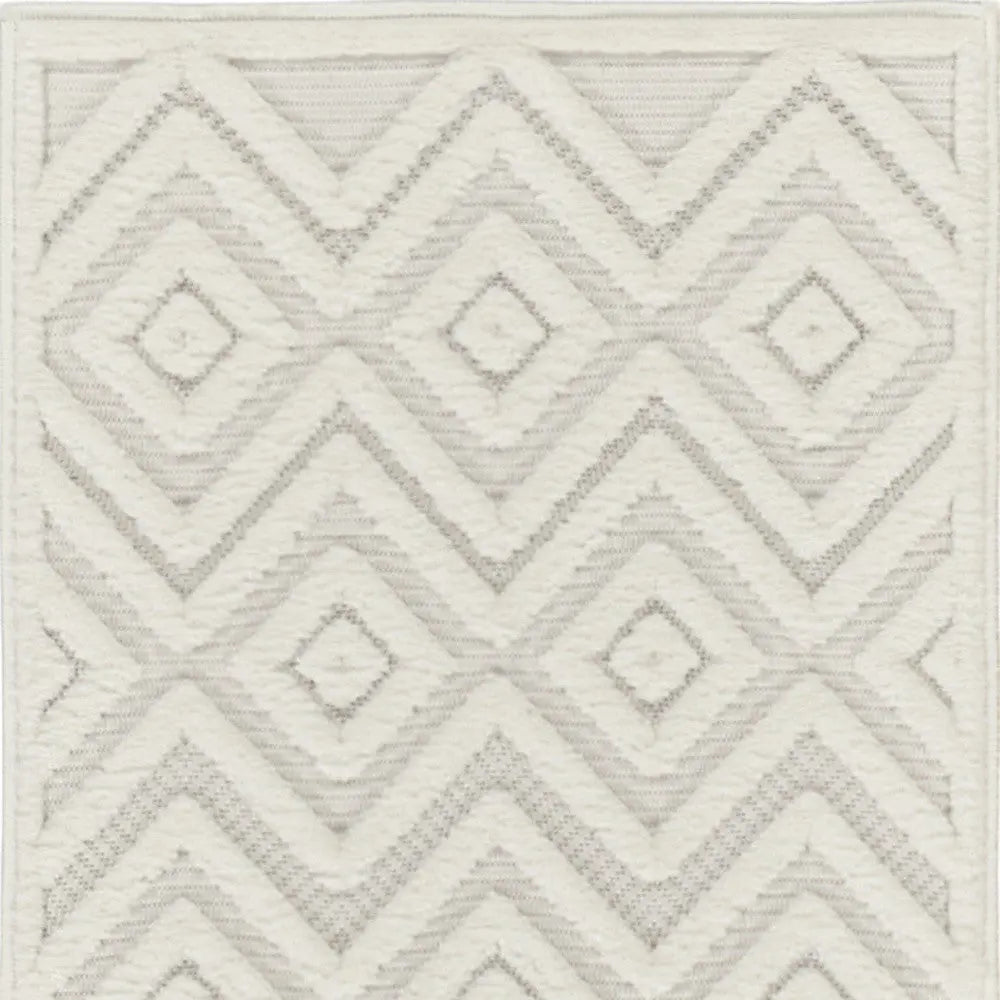 2' X 4' Ivory And White Geometric Indoor Outdoor Area Rug Homeroots Outdoor