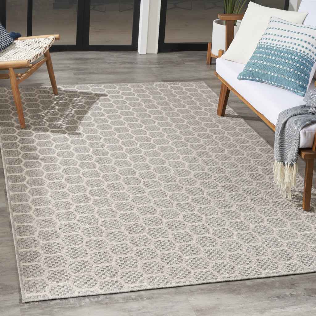 4' X 6' Gray And Ivory Geometric Indoor Outdoor Area Rug