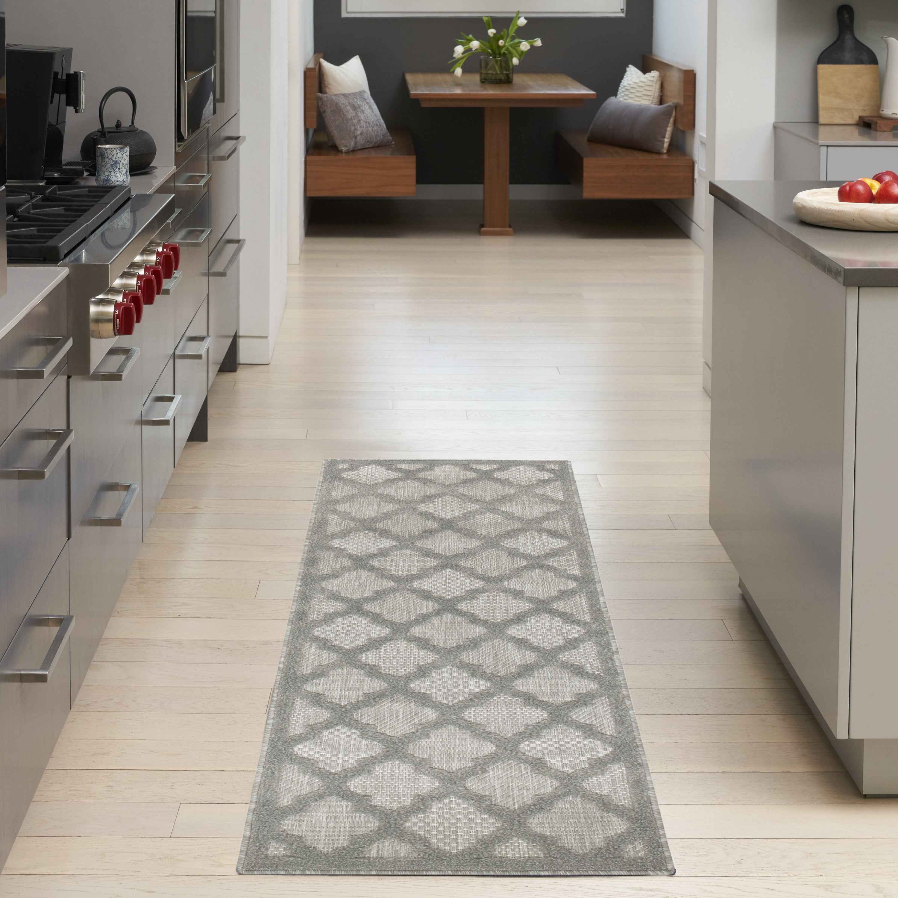 6' Silver And Gray Geometric Indoor Outdoor Area Rug