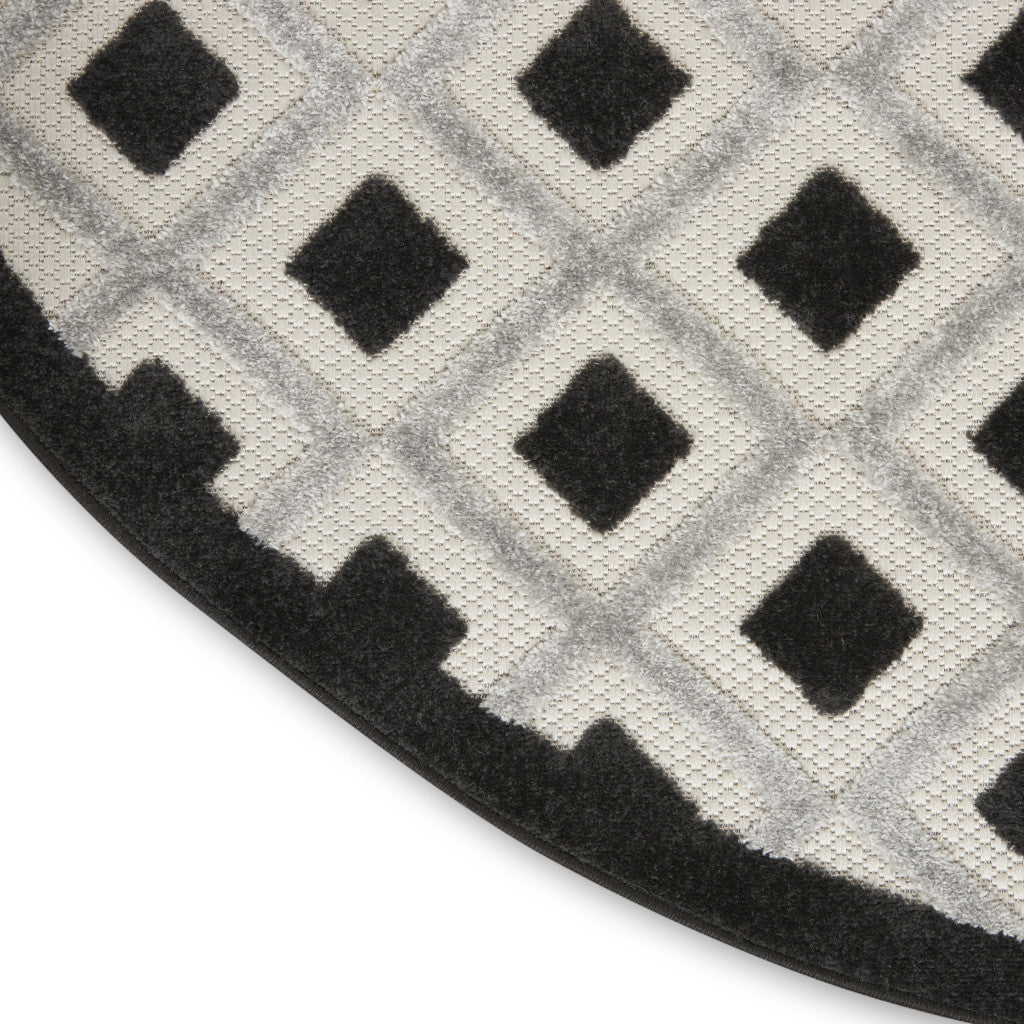 8' X 8' Black And White Round Indoor Outdoor Area Rug - Outdoor