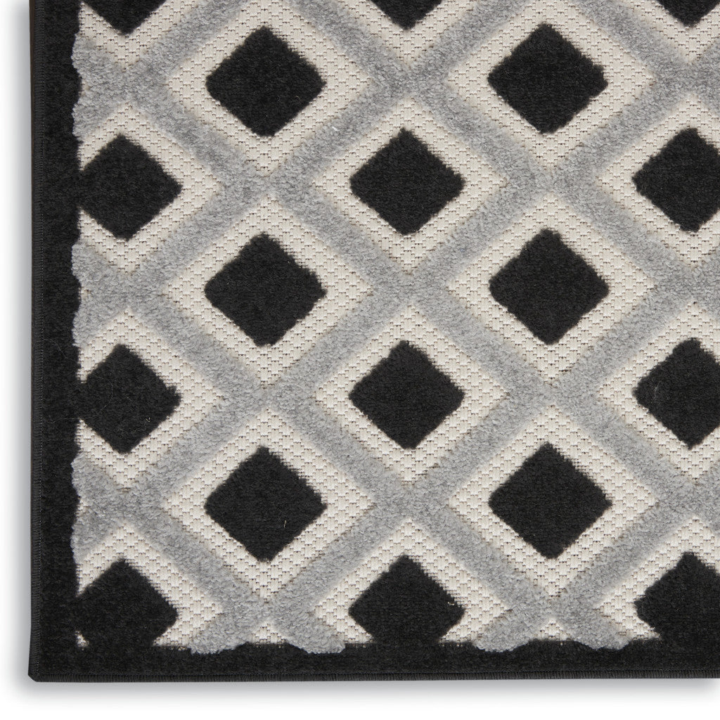 3' X 4' Black And White Indoor Outdoor Area Rug - Outdoor