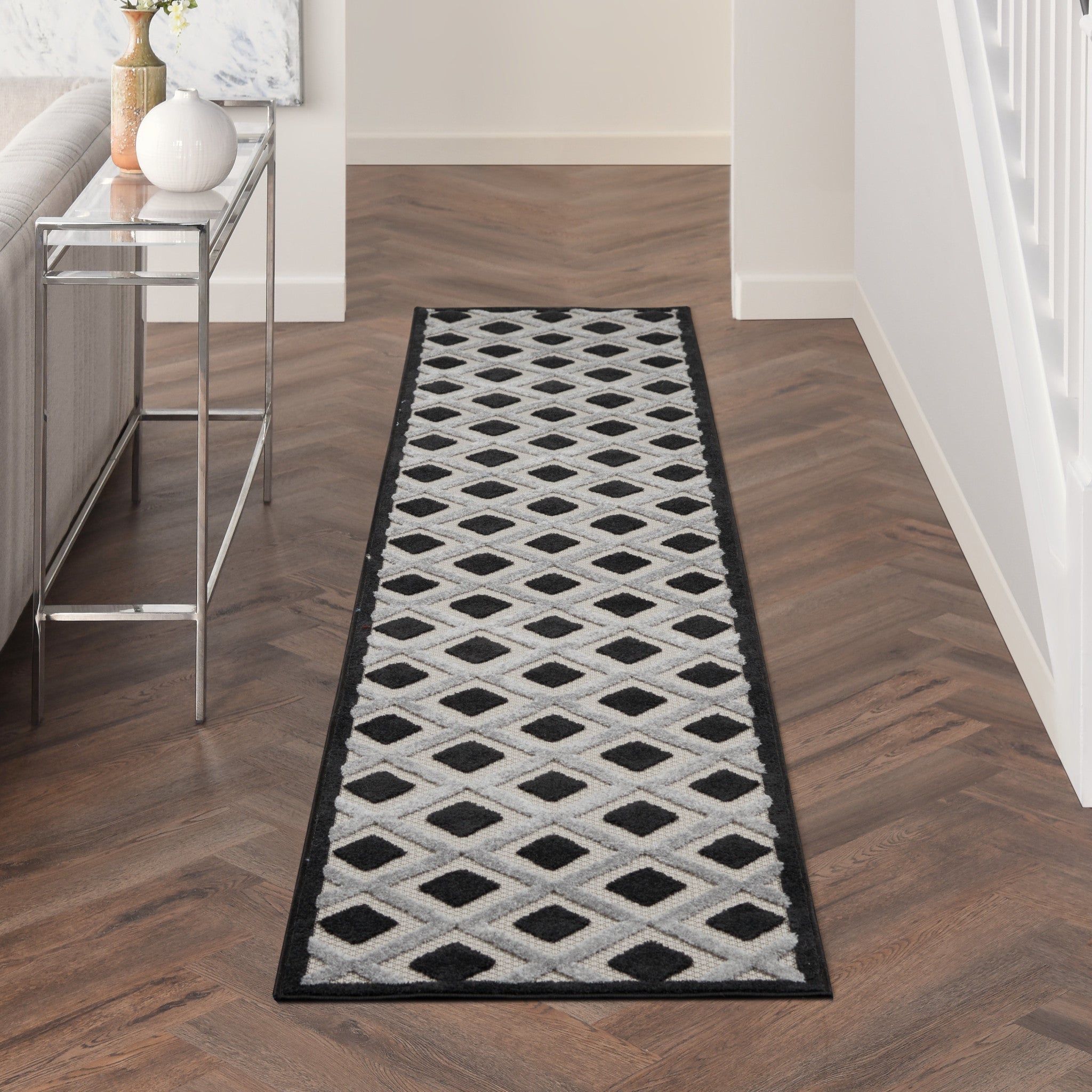 12' Black And White Indoor Outdoor Runner Rug - Outdoor