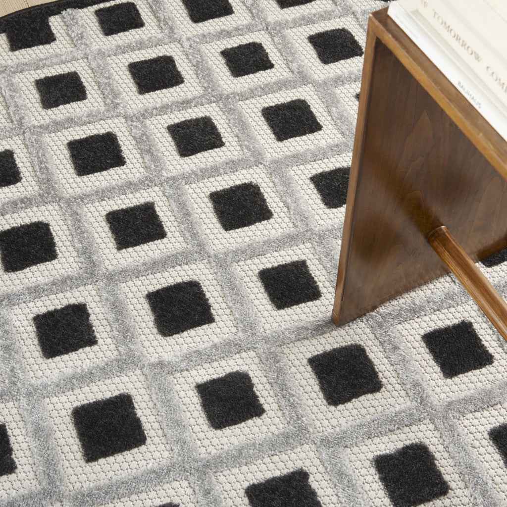 4' Black And White Round Indoor Outdoor Area Rug