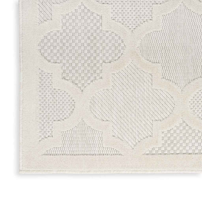 7' X 10' Ivory And White Indoor Outdoor Area Rug