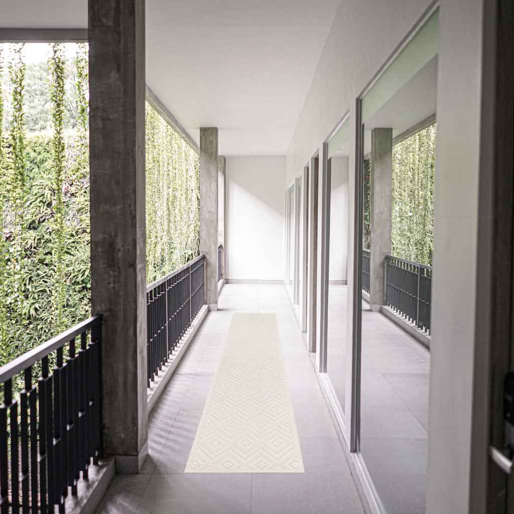 6' Ivory And White Geometric Indoor Outdoor Area Rug