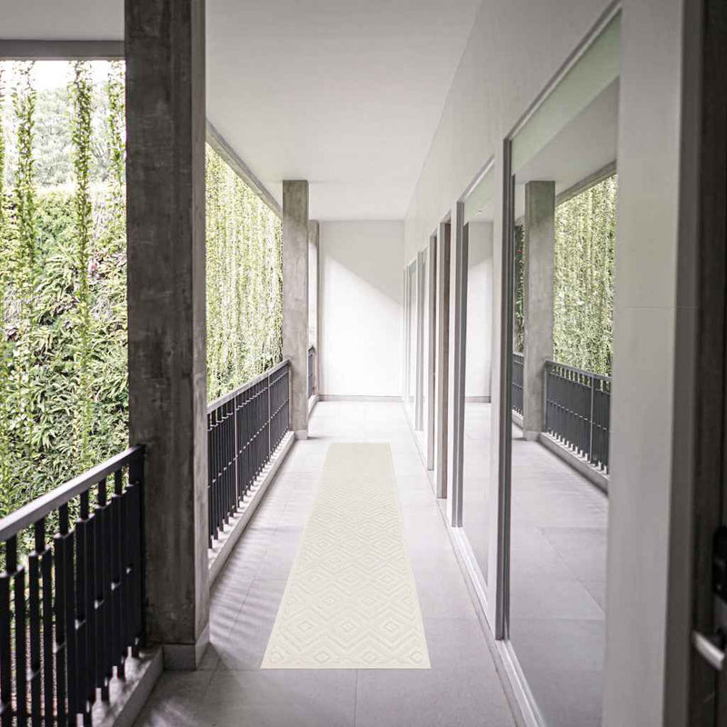 6' Ivory And White Geometric Indoor Outdoor Area Rug