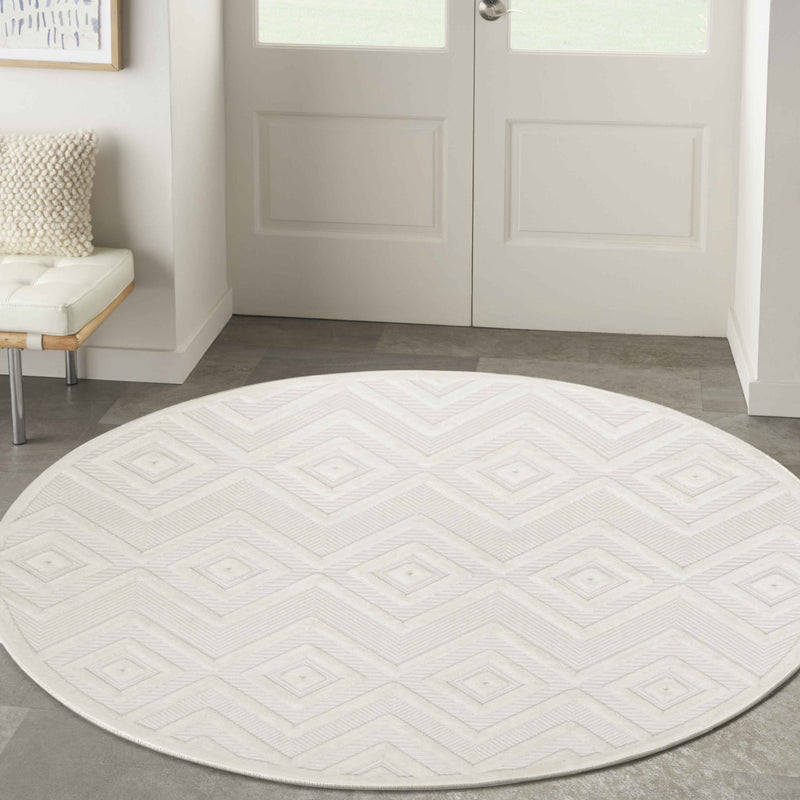 5' Ivory And White Geometric Indoor Outdoor Area Rug