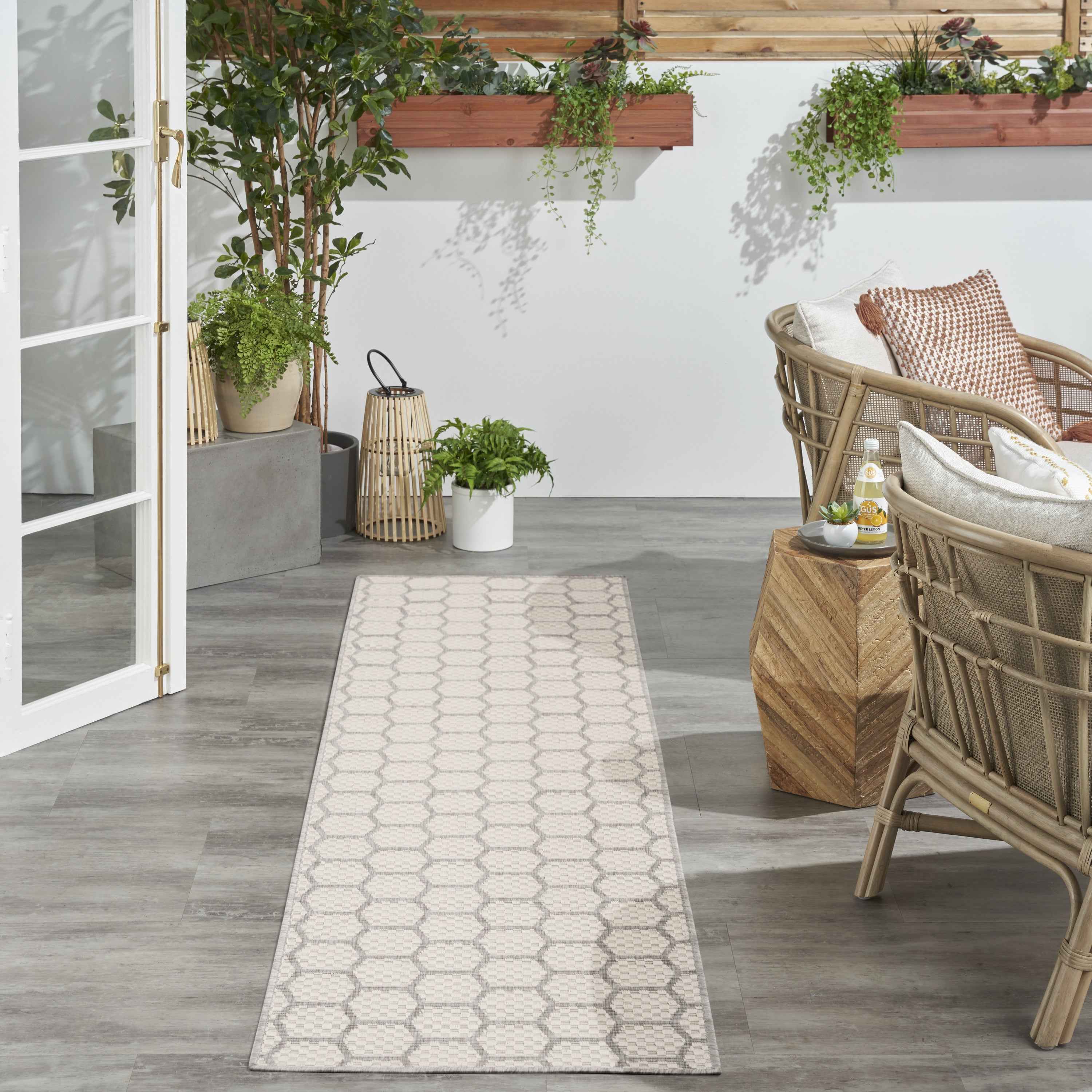 6' Gray And Ivory Geometric Indoor Outdoor Area Rug