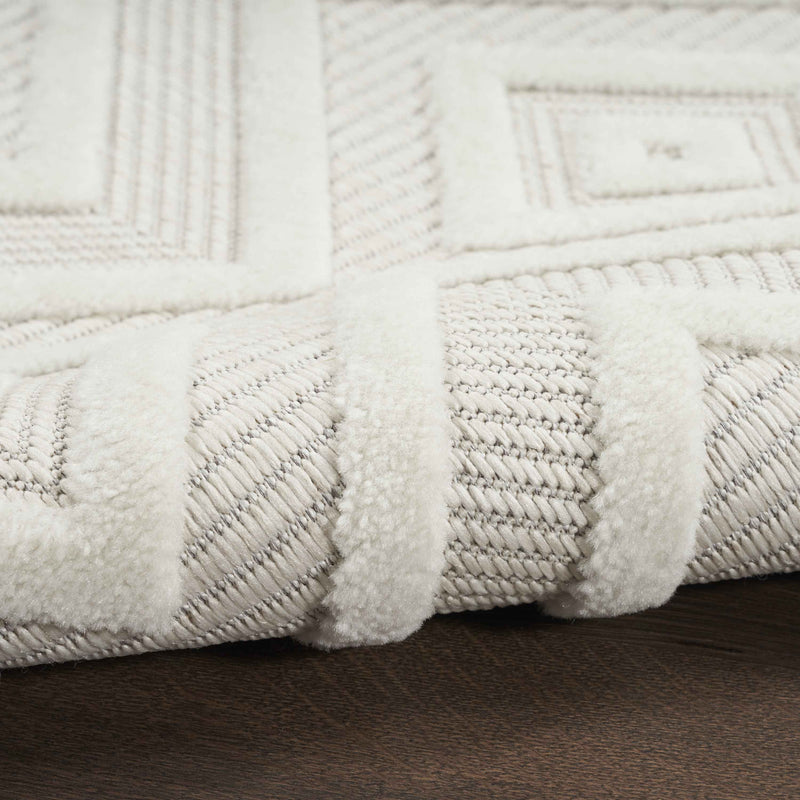 8' Ivory And White Geometric Indoor Outdoor Area Rug