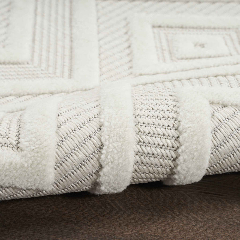 7' X 10' Ivory And White Indoor Outdoor Area Rug