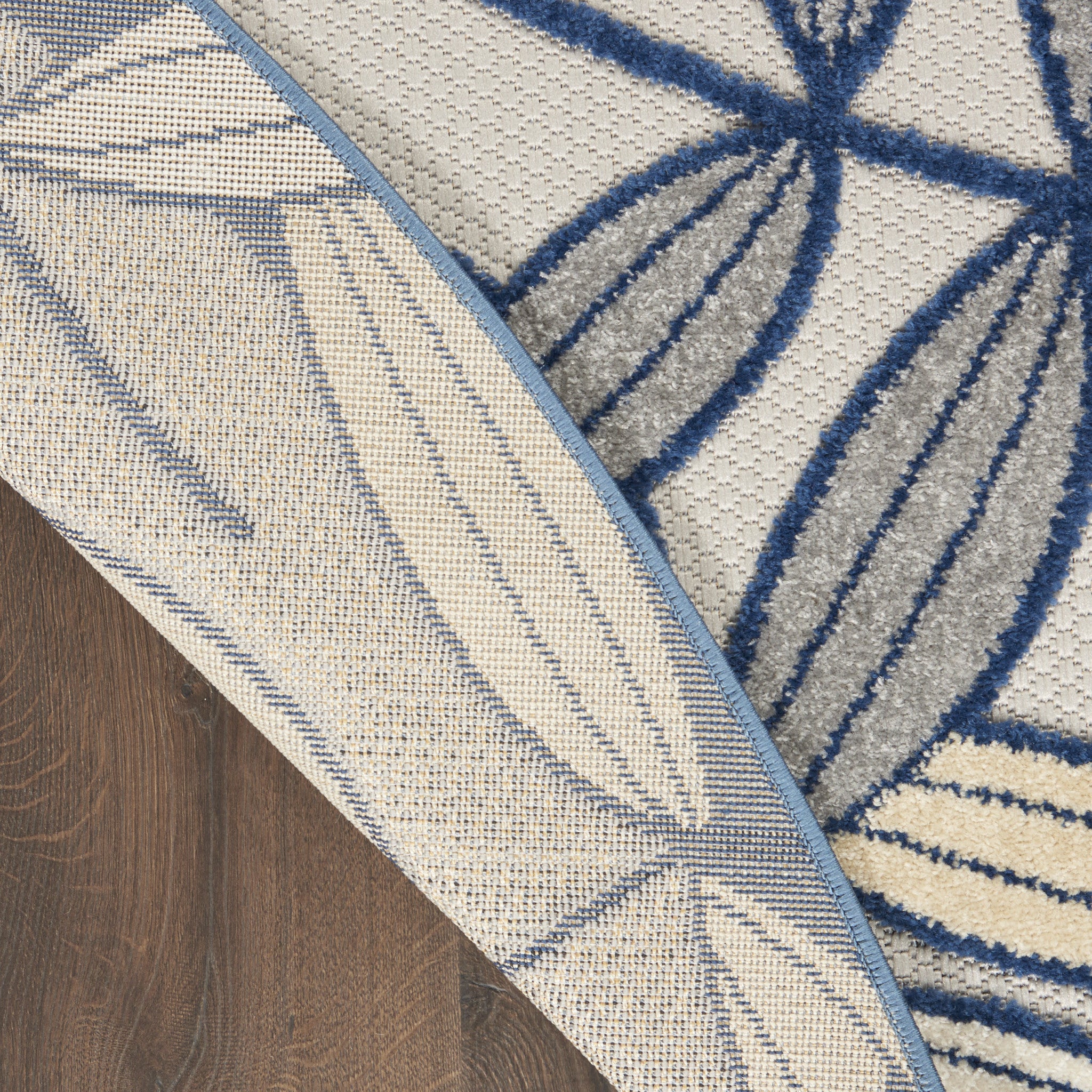8' X 8' Ivory And Blue Round Indoor Outdoor Area Rug - Outdoor