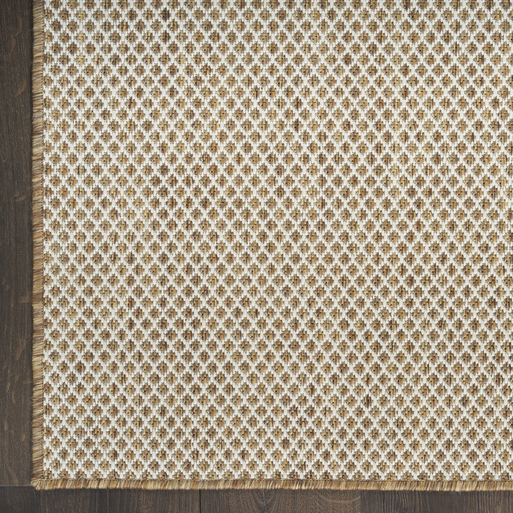 Natural and ivory geometric area rug edge with fringe and repeating diamond lattice