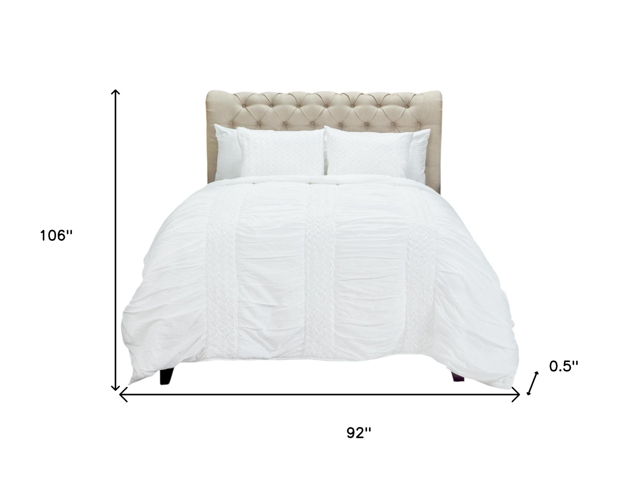 White Geometric King Quilt - Bed & Bath