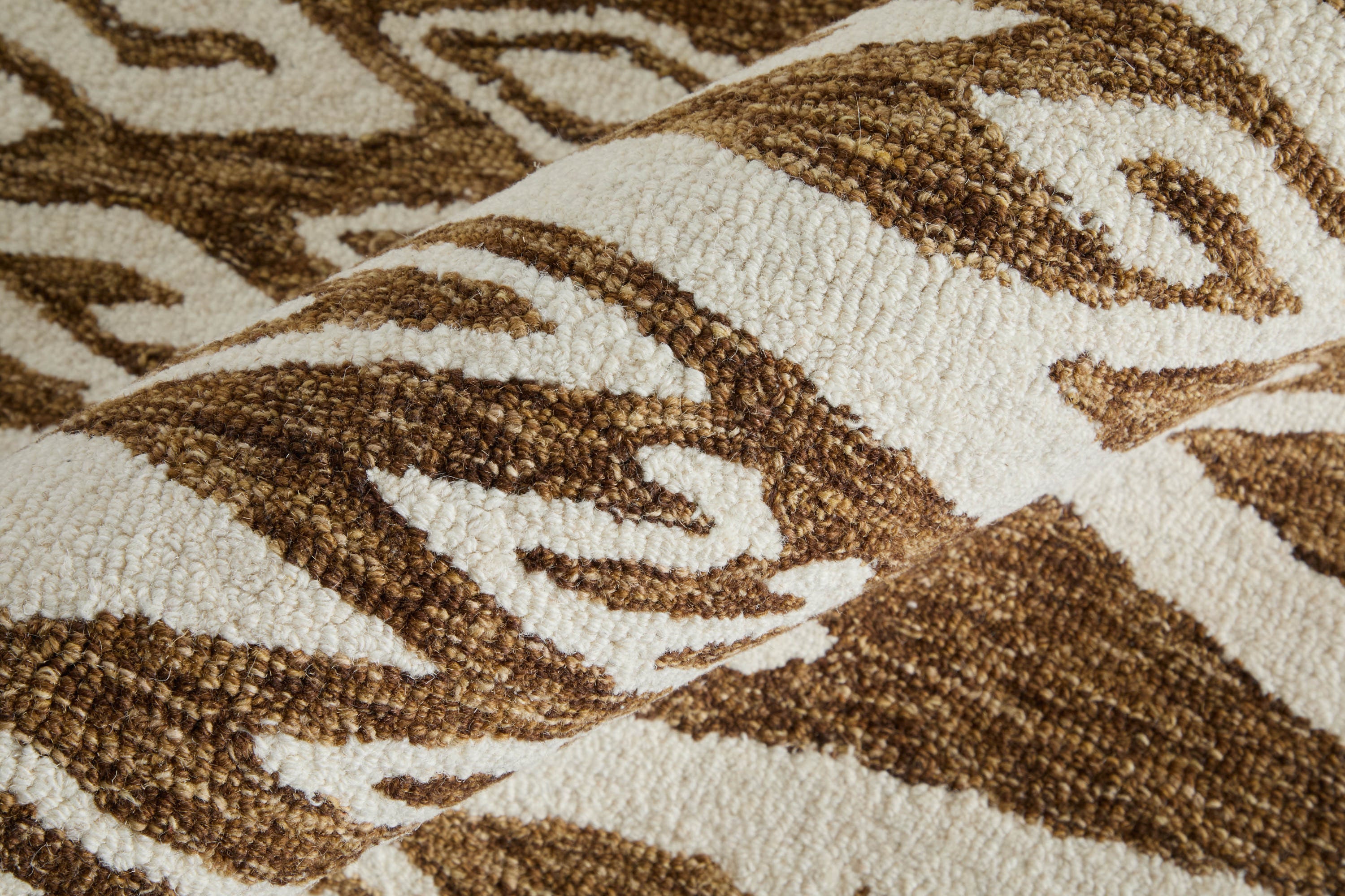 2' X 3' Brown And White Wool Oriental Hand Tufted Area Rug - Home & Garden