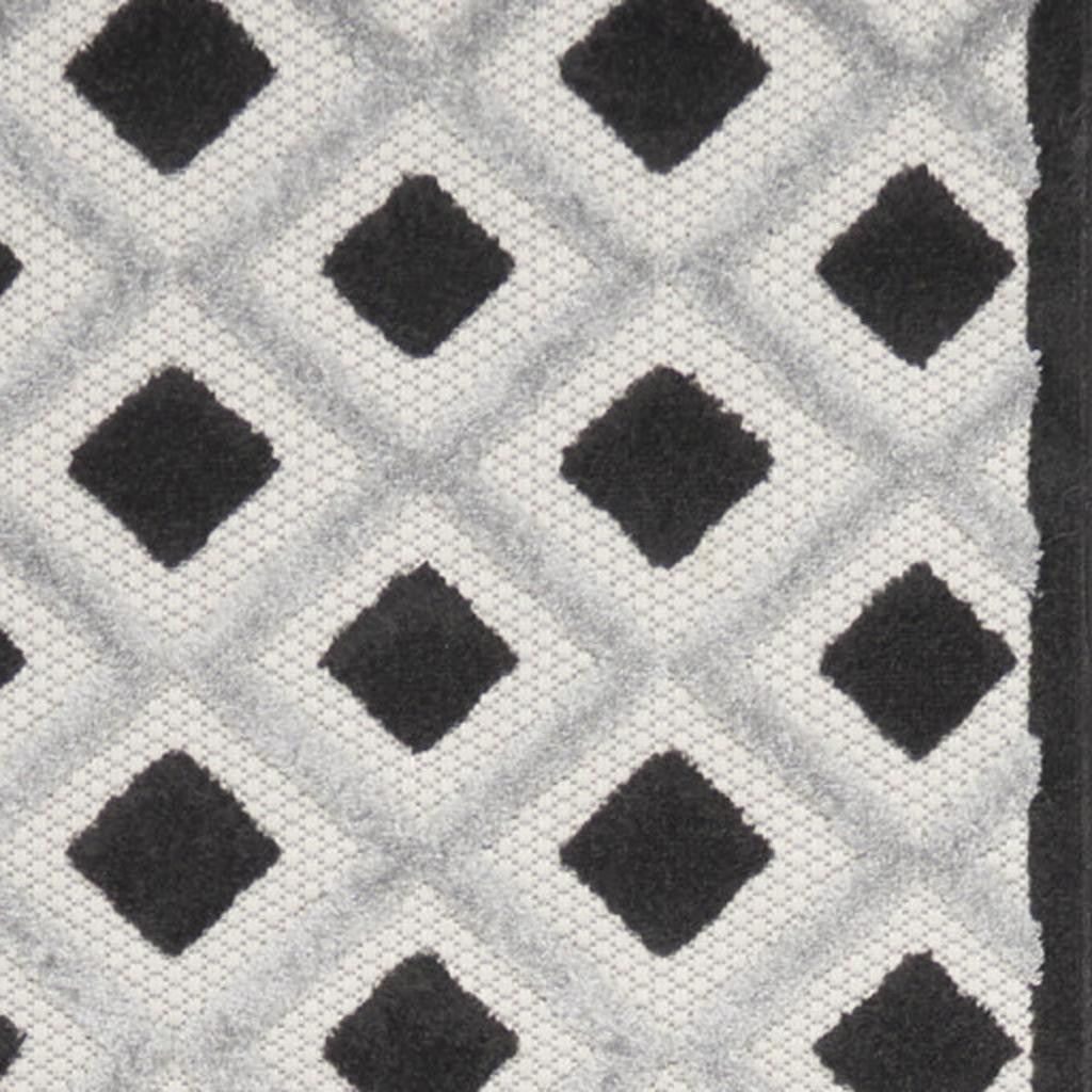 12' Black And White Indoor Outdoor Runner Rug - Outdoor