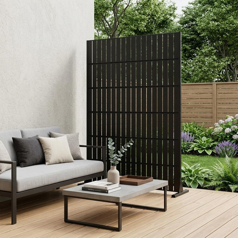 Outdoor privacy screen in black steel with vertical slats and three horizontal bars