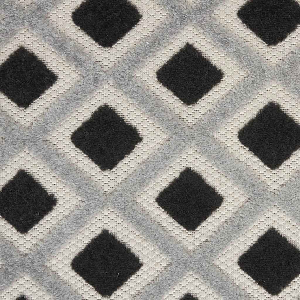 4' X 6' Black And White Indoor Outdoor Area Rug